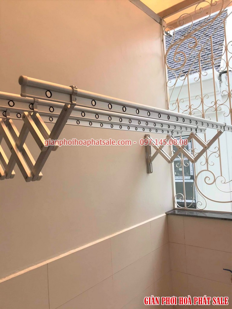 giàn phơi kéo ngang chiếm nhiều diện tích khi phơi đồ, không phù hợp với chung cư