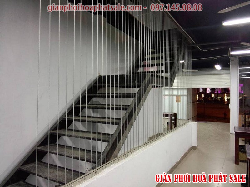 Hình ảnh lưới bảo vệ cầu thang thi công thực tế Hình ảnh lưới bảo vệ cầu thang thi công thực tế